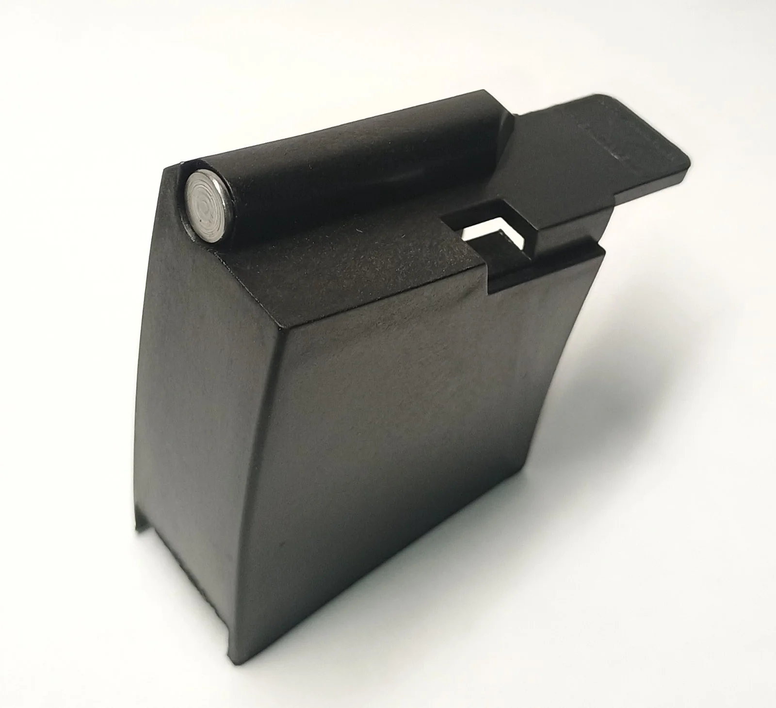 Podajnik magazynka AK 47 Weapon Tech zatrzumuje zamek.