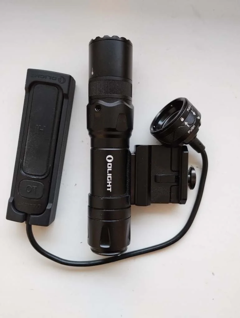 Latarka Olight Odin S GL z laserem, montażem i włącznikiem żelowym