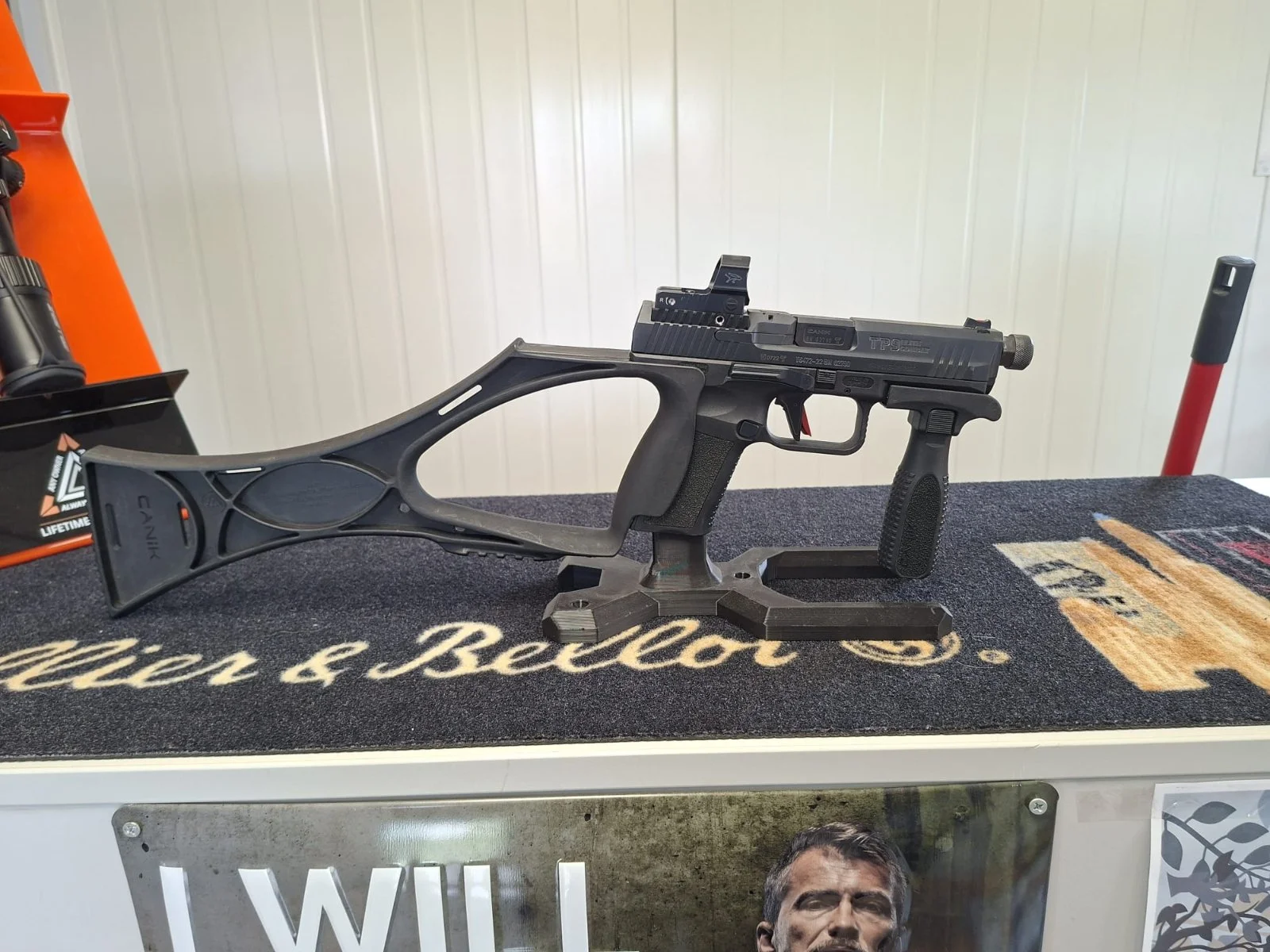 Canik TP9 Combat Elite z gadżetami