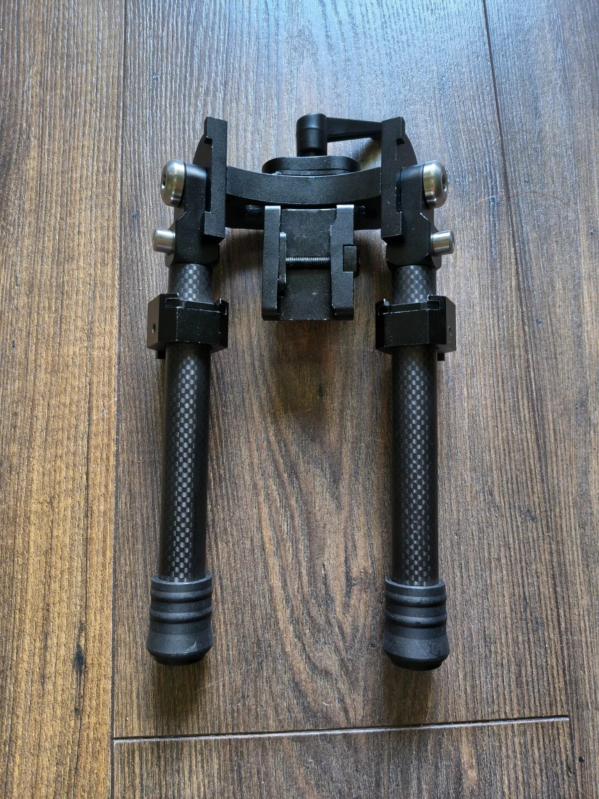 Bipod z nóżkami z włókna węglowego