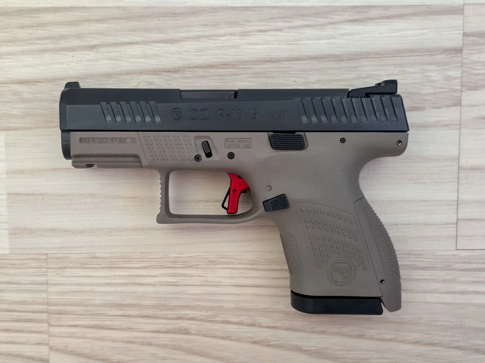 Pistolet CZ P-10S, spust Top Strely, tryty, USA