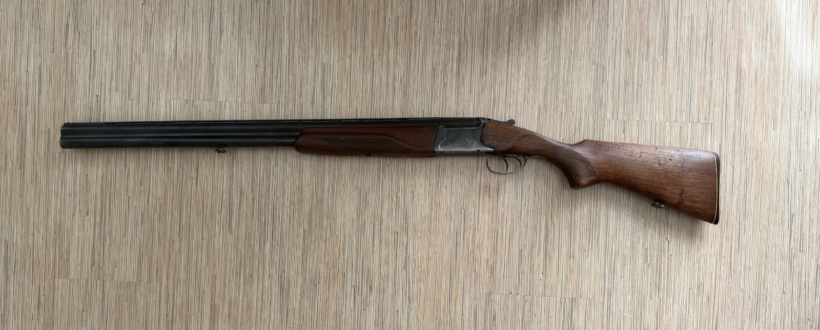 Bock IŻ27E dwa pusty, pęknięte czółenko