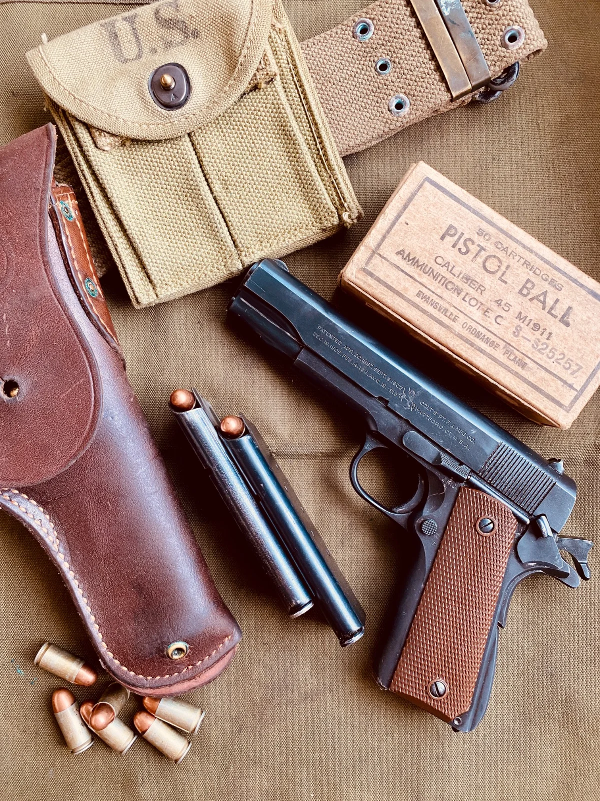 Colt M1911A1 - zestaw kolekcjonerski 1943