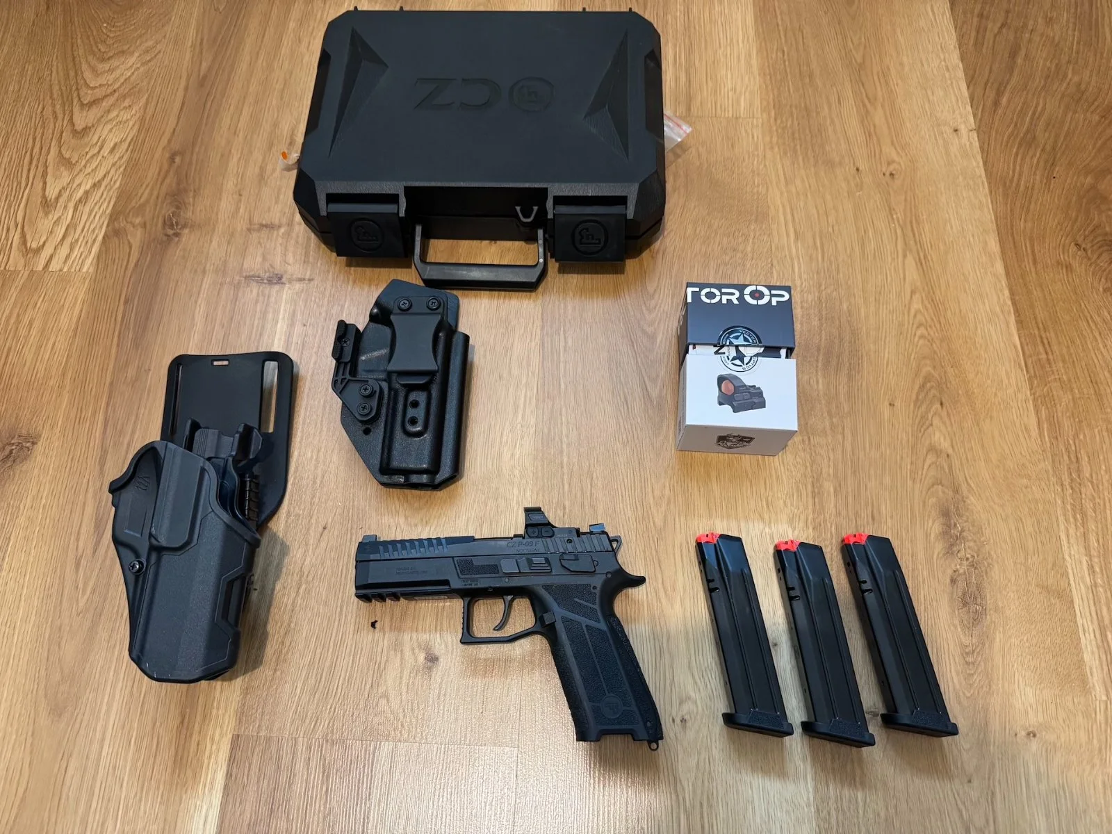 Cz P09F Nocturne z Kolimatorem, Kaburami i trzecim magiem