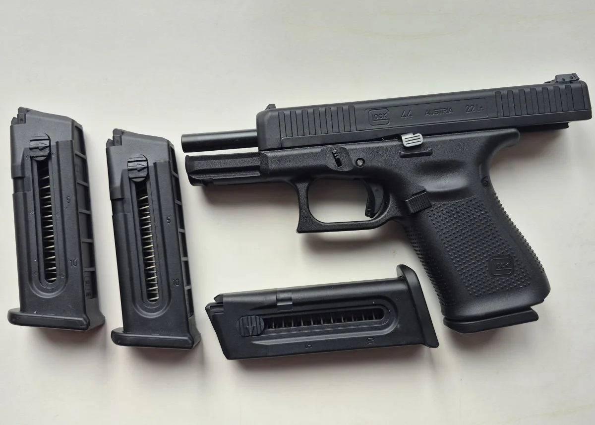 Glock 44 kal. 22LR plus 4 magazynki