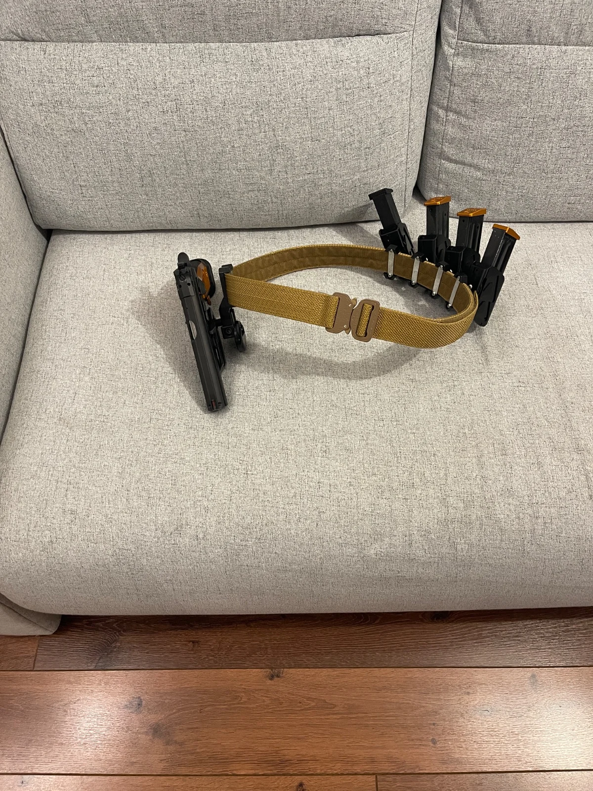 CZ Tactical Sports Orange oraz wieszak i ładownice DAA