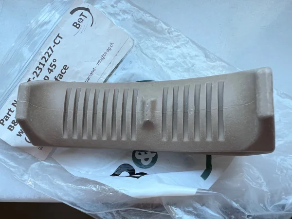 Nowy uchwyt kątowy B&T typu foregrip/hand stop, w kolorze coyote tan, NAR - zdjęcie 3