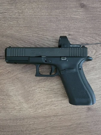 Glock 17 Gen 5 MOS z kolimatorem