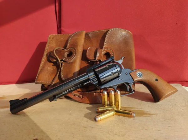 Rewolwer Ruger Super Blackhawk .44 Mag 3 screw, lufa 7.5 cala i 101 szt. ammo