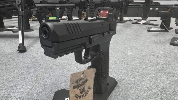 Pistolet SIG Sauer P322 kal. 22 LR z kolimatorem Holosun HS407K
