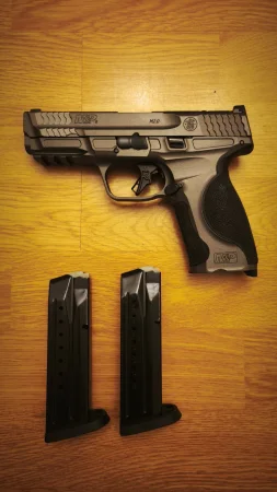 Pistolet Smith & Wesson M&P9 M2.0 METAL kal. 9x19 - zdjęcie 2