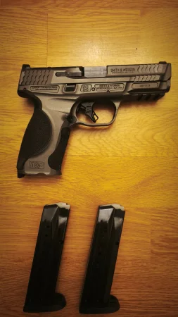Pistolet Smith & Wesson M&P9 M2.0 METAL kal. 9x19 - zdjęcie 3