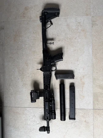 KelTec 2000 v2 wraz z akcesoriami