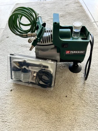 Kompresor do aerografi.