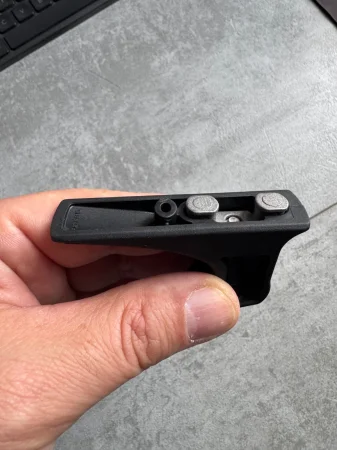 Przedni chwyt kątowy Bravo Company KeyMod BCM-KAG-KM-BLK