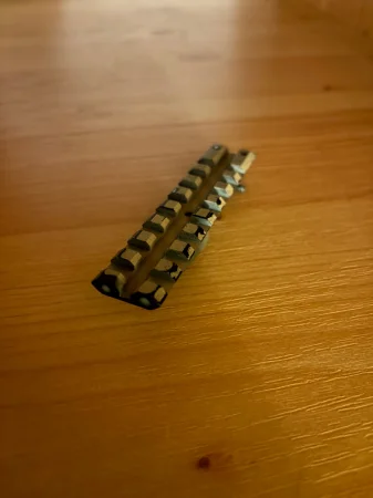 Szyna montowana w miejsce szczerbiny AKM