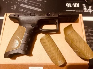 Chwyt Beretta APX A0 czarny, nakładki coyote