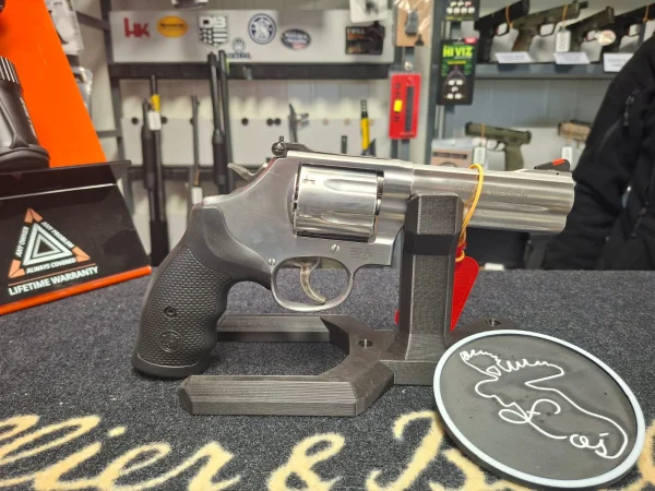 Smith & Wesson Model 686 Plus 4"