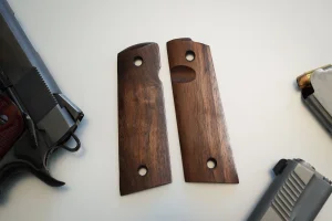Magwell Grips do 1911 czyli drewniane okładziny do lejka