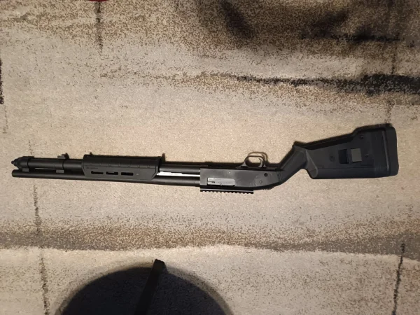 Mossberg 590 w magpulu