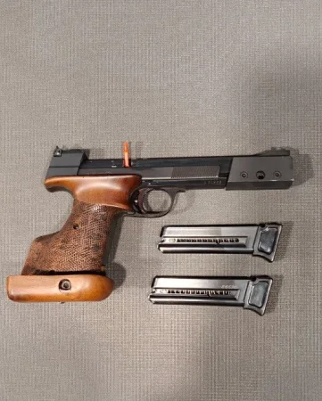 Pistolet bocznego zapłonu Hammerli 208 International
