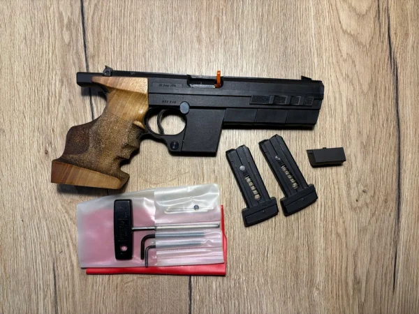 Hammerli 280 .22 LR, rękojeść Morini