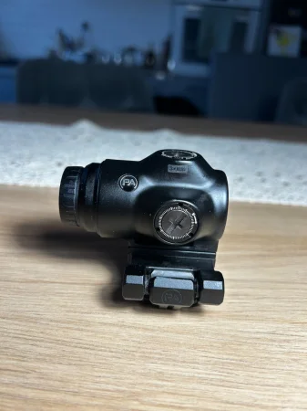 Powiększalnik Primary Arms z montażem