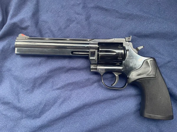Dan Wesson 38/357 plus trzy lufy kabura
