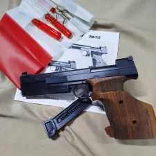 Pistolet Hammerli 215 .22lr