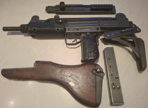 PM UZI 9x19, kolba składana, kolba drewniana, dodatkowa pokrywa zamka z szyną, magazynek 25nb