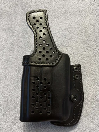 Kabura IWB Springfield Eschelona 4.0 z latarką