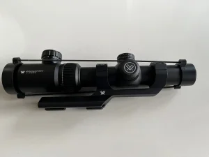 Luneta biegowa Vortex Crossfire II 1-4x24 z montażem Vortex