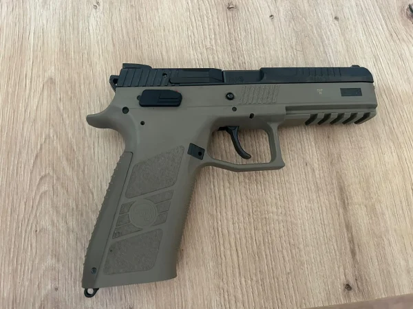 CZ P-09 FDE 9x19 stan bardzo dobry z kaburą Falcon Kydex - zdjęcie 2