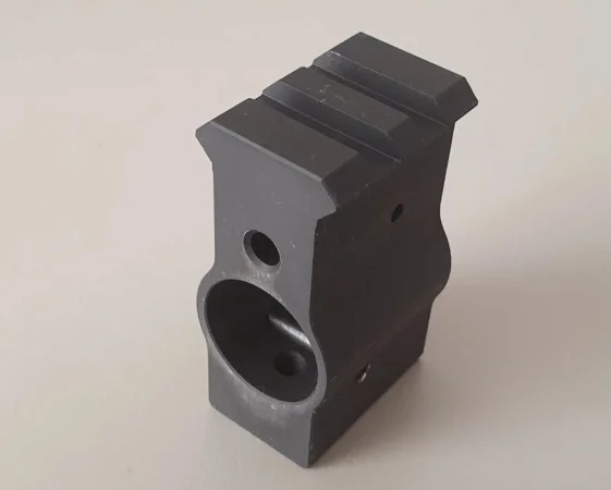 Blok gazowy AR15 z szyną RIS - producent S&W.