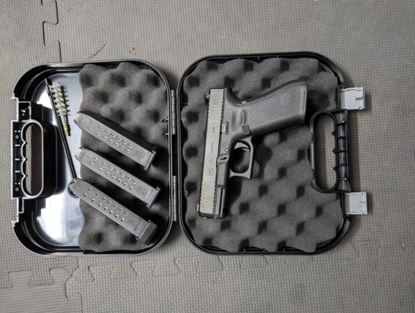 Glock 45 5 gen. 3 magazynki, metalowe przyrządy i amunicja