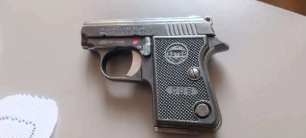 Pistolet Astra Cub 6,35mm i 153 sztuki amunicji