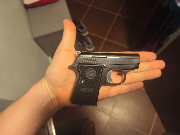 Pistolet Astra Cub 6,35mm i 153 sztuki amunicji - zdjęcie 4