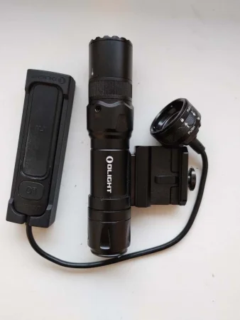 Latarka Olight Odin S GL z laserem, montażem i włącznikiem żelowym