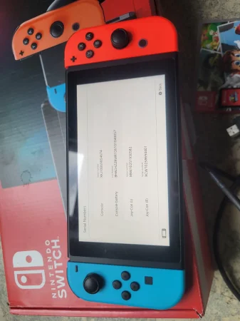 Konsola Nintendo Switch V2 i gra Super Mario Odyssey praktycznie nowa - zdjęcie 4