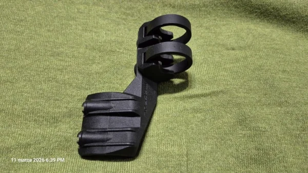 Chwyt-montaz do latarki, Magpul, prawy