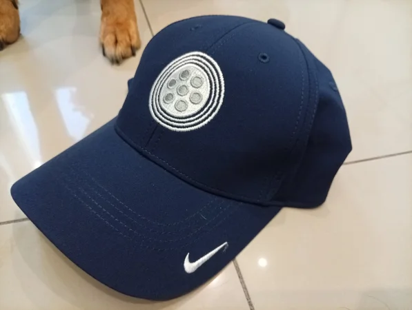 Czapka Nike z daszkiem z logo kreher steeln