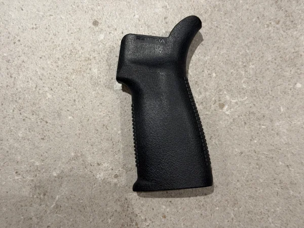 Chwyt Reptilia CQG L Ar15