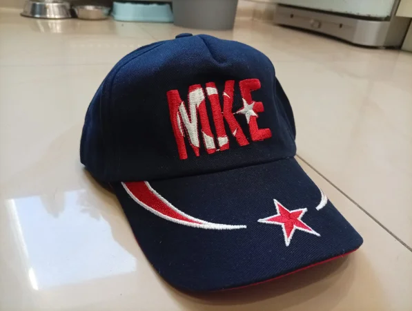 Czapka z daszkiem z logo MKE